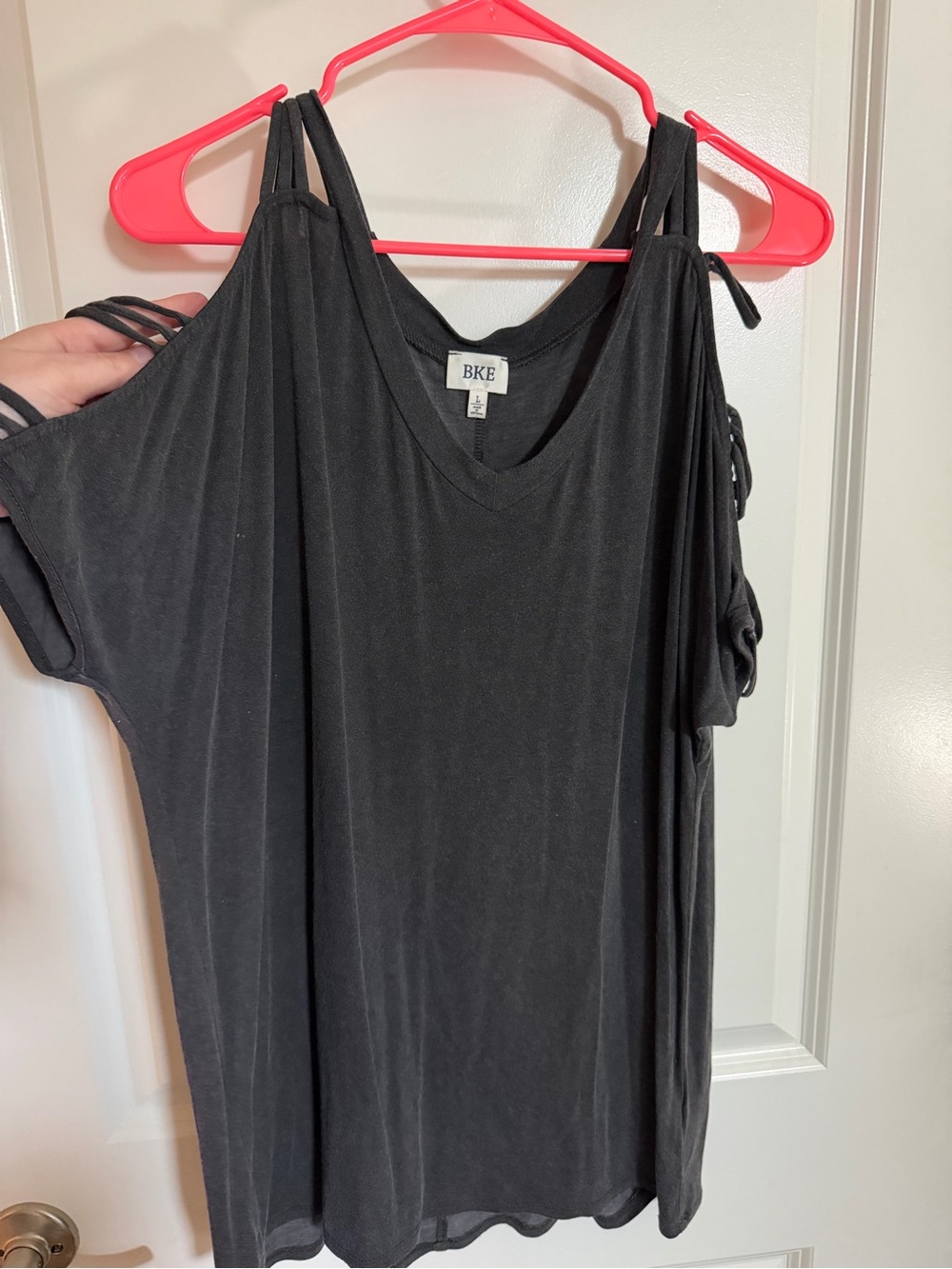 BKE Women's Black Strappy Cold-Shoulder V-Neck Tank